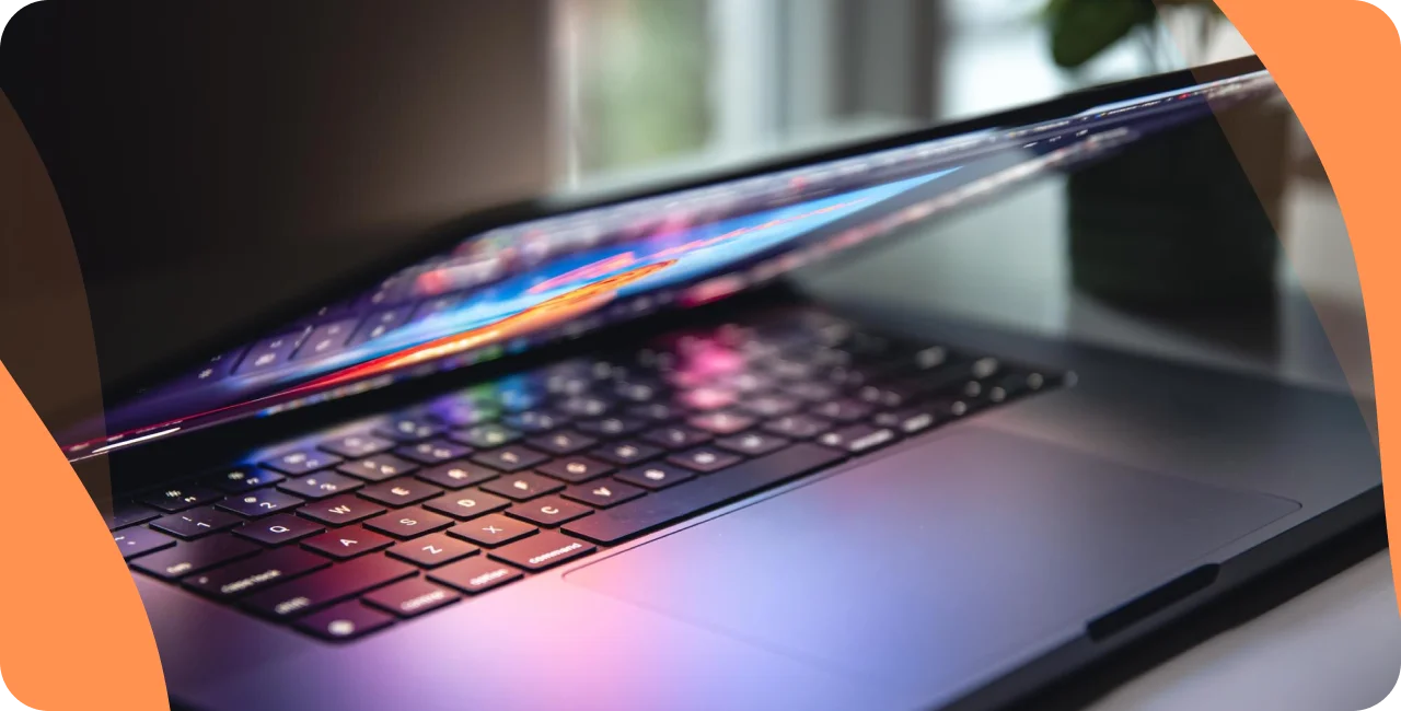 halb offener Computer